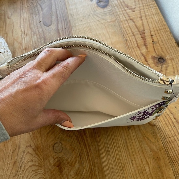 NEW WHITE HOUSE BLACK MARKET WRISTLET BAG - Picture 6 of 9